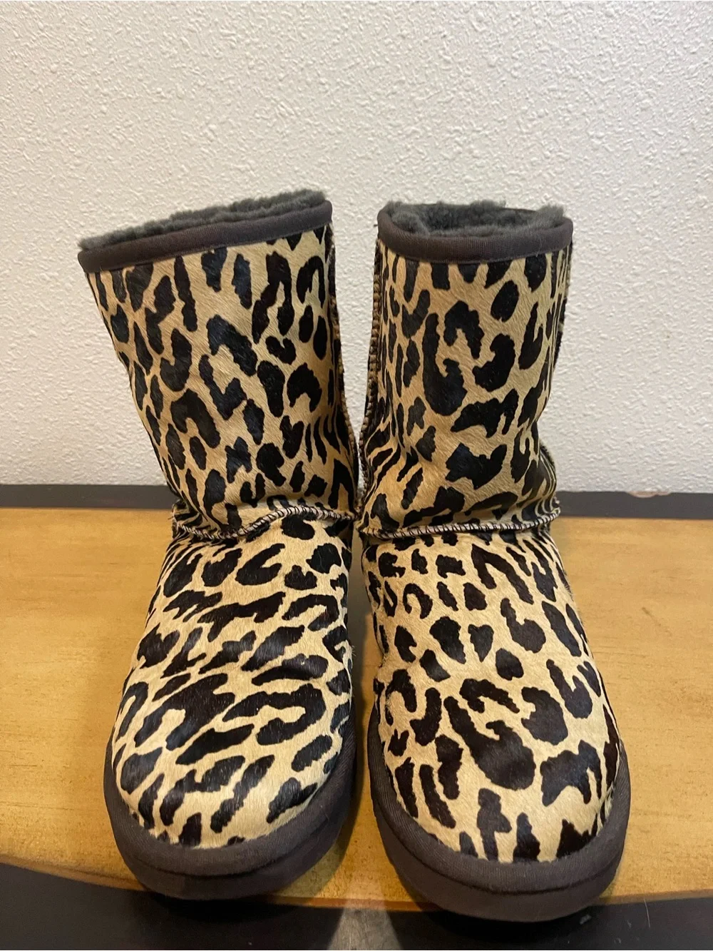 UGG Australia Classic Short Exotic Leopard Calf Hair Boots Size 9 | 1002790